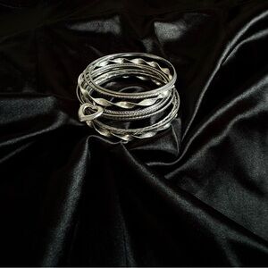 Elegant Silvery tone Bangle Set